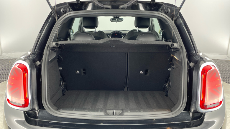 MINI Hatchback 135kW Cooper S Level 2 33kWh 3dr Auto Electric Hatchback